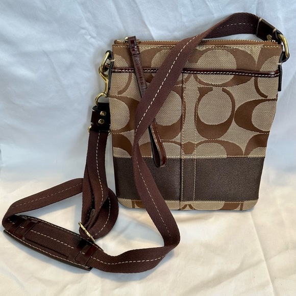 Coach crossbody purse - Picture 3 of 3